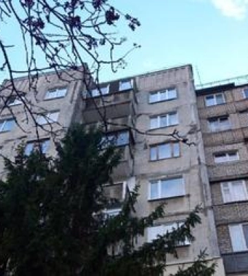 У Кременчуці з даху девятиповерхівки випав чоловік