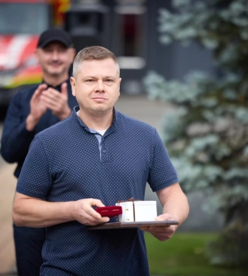 Перша нагорода в житті: мебляр із Дніпра став Героєм-рятувальником року