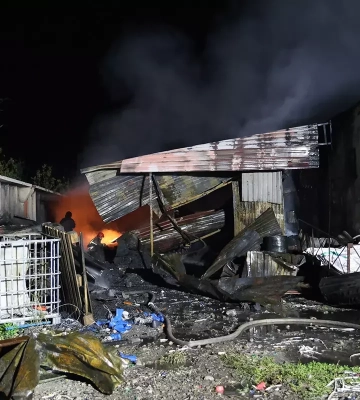Сильна пожежа під Дніпром: спалахнуло підриємство (відео)