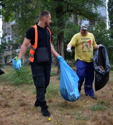 Миколаївці долучилися до Всесвітнього дня прибирання