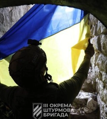 Третя ОШБр підняла прапор України у визволеній Андріївці. ФОТОрепортаж