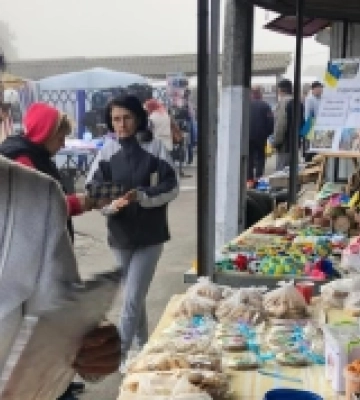 На благодійному ярмарку в Горохові зібрали понад 8 тисяч гривень