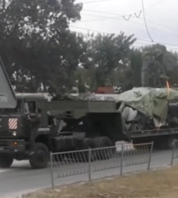 В оккупированной Керчи заметили перевозку поврежденного вертолета Ка-52 (видео)