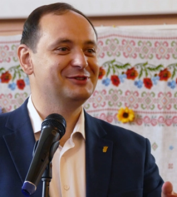 Мер Франківська продав своє крісло за 50 тисяч гривень, щоб допомогти теробороні