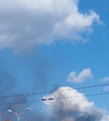 В Донецке сообщают о взрывах, над городом виднеется дым