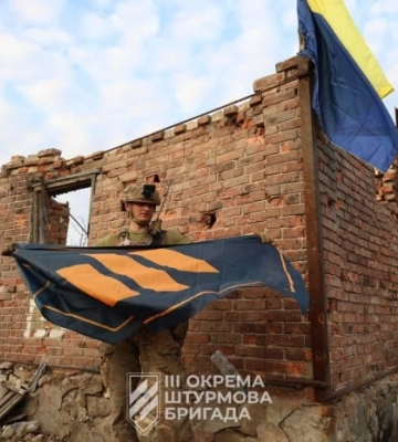 Підняття прапору над звільненою Андріївкою показав Генштаб ЗСУ