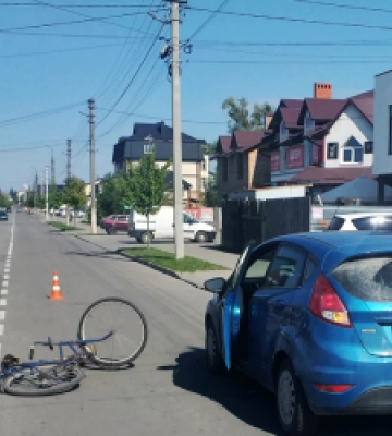 У Бродах, відчиняючи дверцята автомобіля, водій травмував велосипедиста (ФОТО)