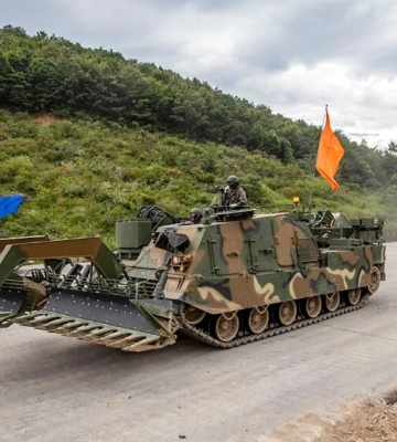 Chosun: Южная Корея передаст Украине саперные танки &quot;Носорог&quot; для прорывы минных полей