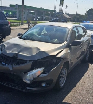 Хотів втекти з місця ДТП: у Луцьку п&#039;яний на Renault влупився у Volvo