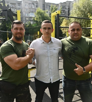 У Львові відкрили перший безплатний спортзал з тренажерами просто неба