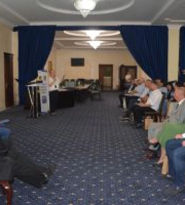 Однаково допомагати всім Однаково допомагати всім