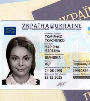 З’явилися фото пошкоджень субмарини РФ у Криму