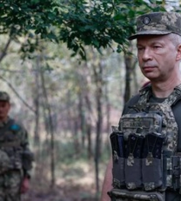 Під Бахмутом тривають запеклі бої. Ворог намагається контратакувати та повернути втрачені позиції, але безуспішно, – Сирський