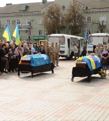 У Рівному попрощались із військовими Андрієм Благодирем та Павлом Ващиком (ВІДЕО)