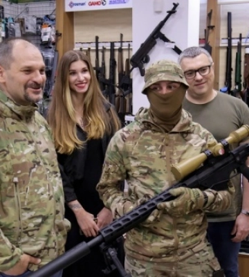 У межах проєкту «Гвардія помсти» на фронт передали «іменну» гвинтівку від Чернігова