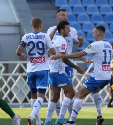 УПЛ. Динамо Киев - Ворскла 2:0. Все еще на первом месте