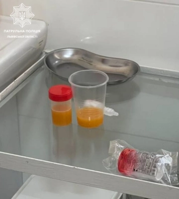 Замість сечі водій у Львові здав фруктовий сік