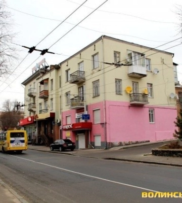У центрі Луцька водій Renault в’їхав у Audi та втік