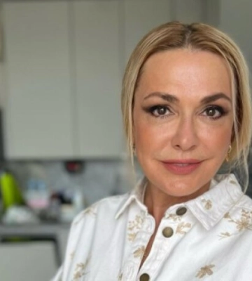 Ольга Сумська поділилась рецептом фірмового пісочного пирога зі сливами: &quot;Можна проковтнути язика…&quot;