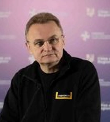Дроны атаковали Львов: в городе пожар, из-под завалов достали человека