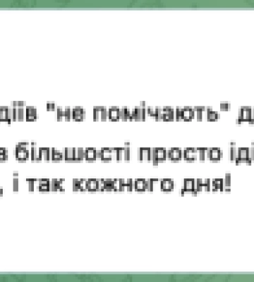Ледь не збив мотоцикліста. У Чернівцях водій намагався зробити розворот через дві суцільні