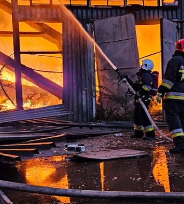 У Львові під завалами зруйнованого складу знайшли загиблого