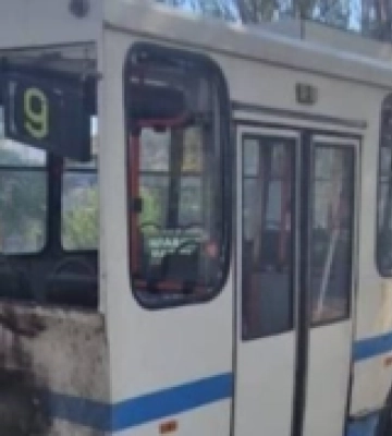 Російські війська обстріляли тролейбус в Херсоні