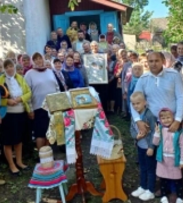У селі на Волині громада УПЦ МП пішла молитися в хату У селі на Волині громада УПЦ МП пішла молитися в хату