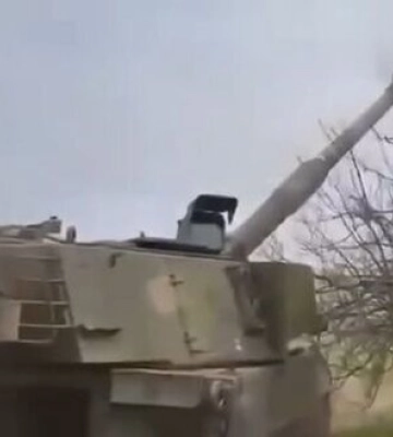Американская САУ М109 одним выстрелом уничтожает российскую БМП на запорожском направлении. ВИДЕО