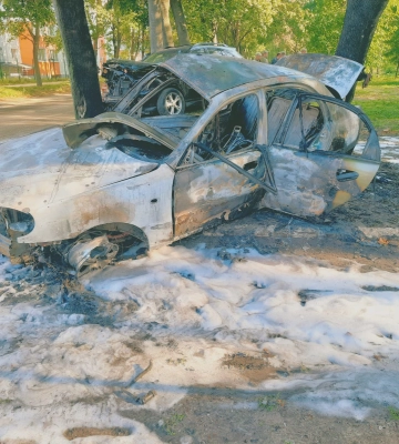У Харкові внаслідок ДТП горів легковик: водій отримав травми 