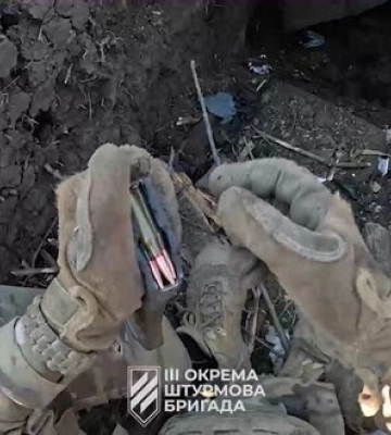 Бійці 3-ї ОШБ захопили позиції окупантів поблизу Андріївки: "В бліндажі п#дар гнилий! Дуже гнилий! Фу, бл#дь, ну, тут і антисанітарія".&amp;hellip;