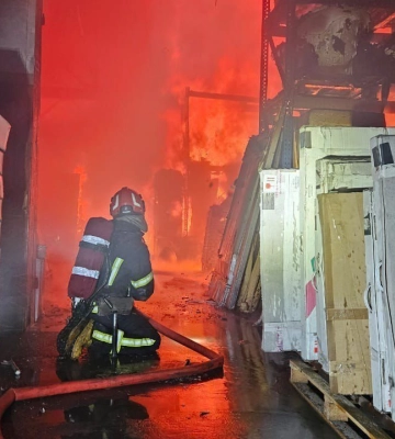 Ранкова атака на Львів: знищено три склади з гуманітаркою, є жертва