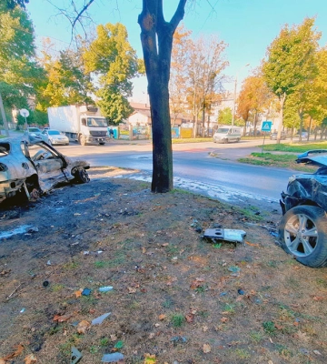 Автівка згоріла після ДТП у Харкові 