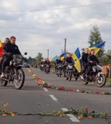 Навіки 23: на Волині все село на колінах зустріло молодого Героя Назарія Шуміка. Відео