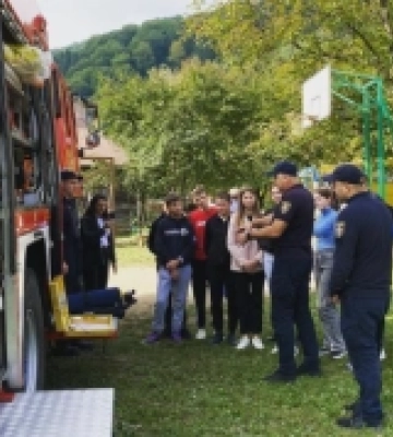 Гірські рятувальники провели заняття для школярів з Рахівщини