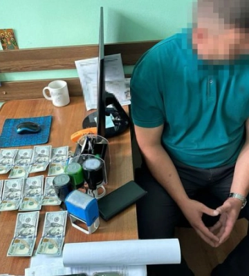 СБУ затримала заступника Херсонського воєнкому та голову ВЛК на Прикарпатті, які “заробляли” на ухилянтах