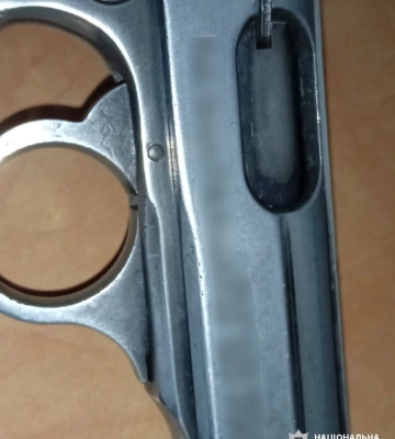 На Харківщині поліція затримала водія з пістолетом
