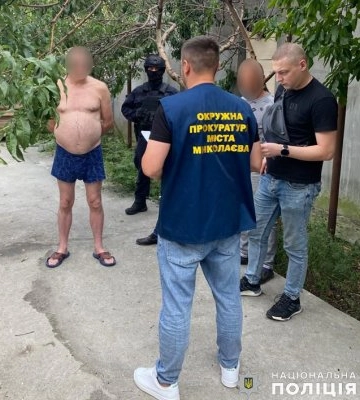 Переробляли та збували зброю і боєприпаси – у Миколаєві поліцейські затримали двох місцевих мешканців