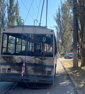 Удар по Херсону: помер один з поранених пасажирів тролейбуса