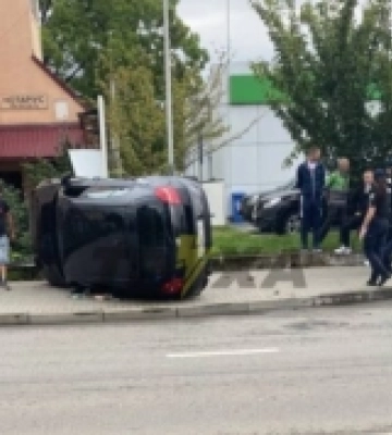 ДТП в Ужгороді: перекинувся автомобіль