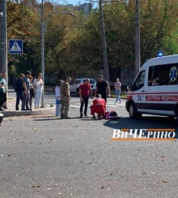 У центрі Черкас під колеса автівки потрапила жінка