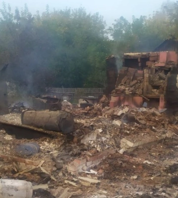 Внаслідок обстрілу на Шосткинщині згорів житловий будинок і все майно. Родина потребує допомоги