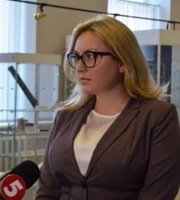 НАЗК перевіряє обставини виїзду за кордон водія і чоловіка голови Харківської облради