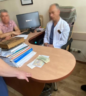 6 тысяч долларов за бесплатную операцию: в Киеве в Институте урологии разоблачили взяточника 