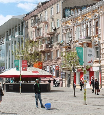 У Дніпрі планують перекрити тротуар на Соборній площі на пів року