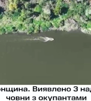 Українські бійці дронами знищили три човна з росіянами на Херсонщині