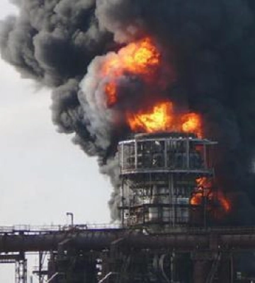 Влучання безпілотників у нафтопереробний завод у Кременчуці