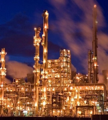 Вражеские дроны попали в нефтеперерабатывающий завод в Кременчуге