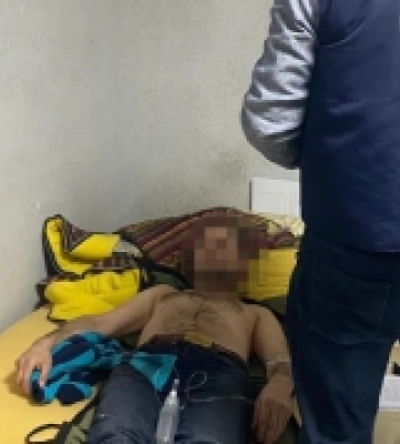 Морили голодом, били та погрожували чоловікам зброєю: на Львівщині затримали двох працівників військкомату