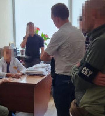 У Києві на хабарі в 6 тисяч доларів викрили посадовця Інституту урології
